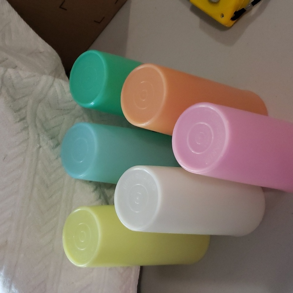 Colorful Plastic TUPPERWARE TALL CUPS SET - Picture 6 of 7